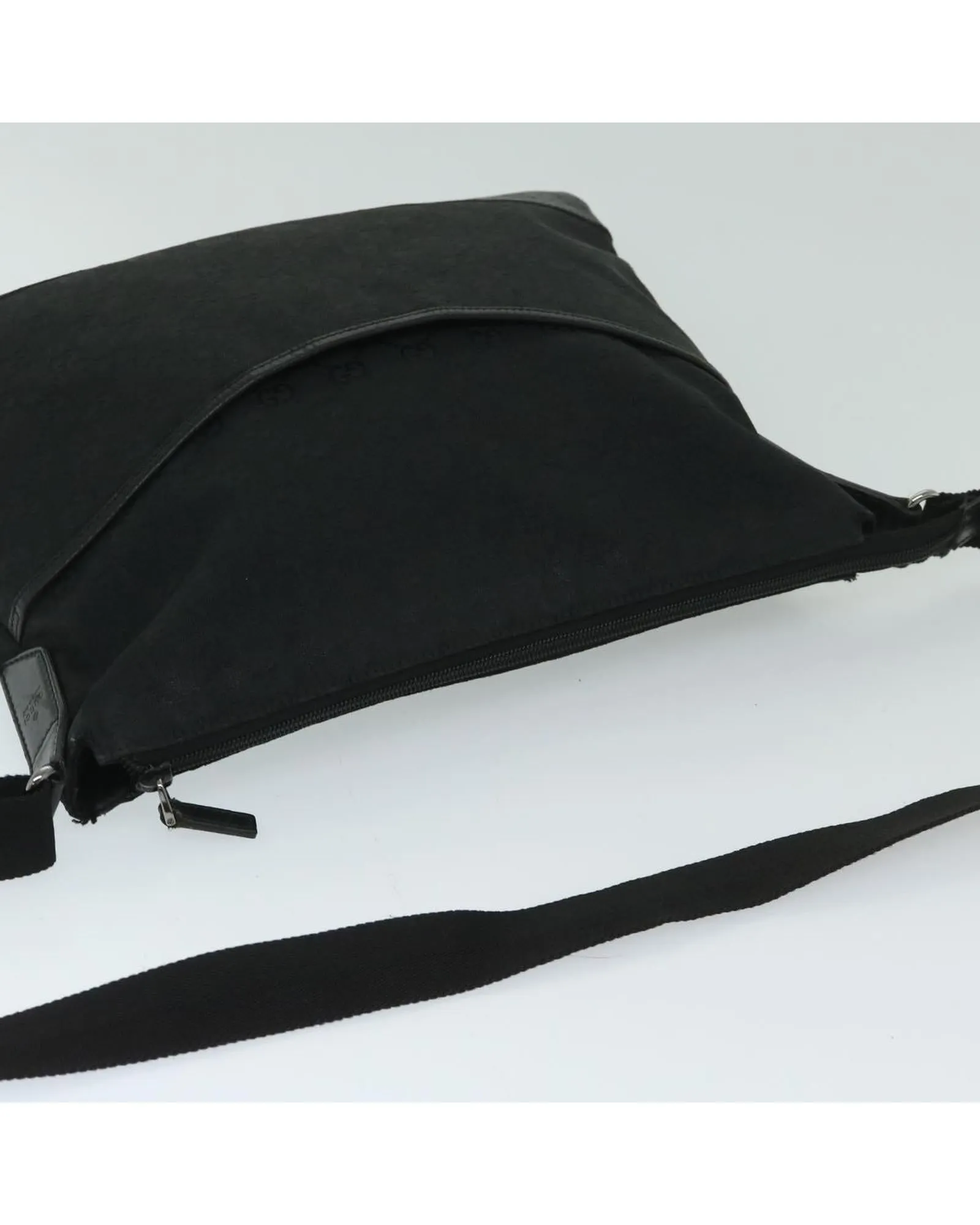 GG Canvas Shoulder Bag in Black