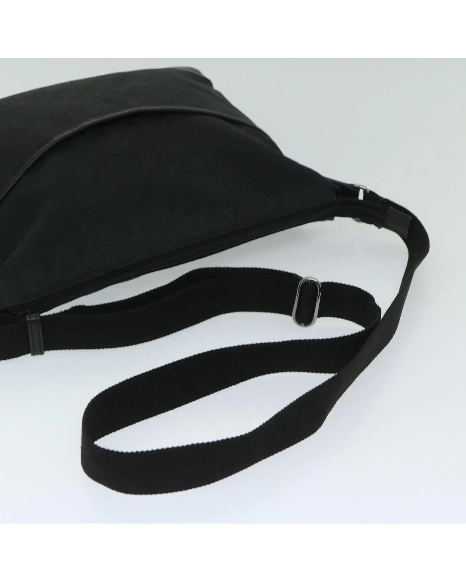 GG Canvas Shoulder Bag in Black